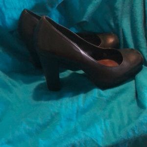 Black dress shoes